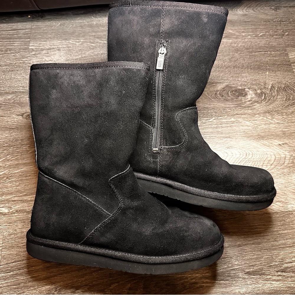 ✨DISCOUNTED SHIPPING✨ UGG Australia Celvin Black Suede Shearling Boots